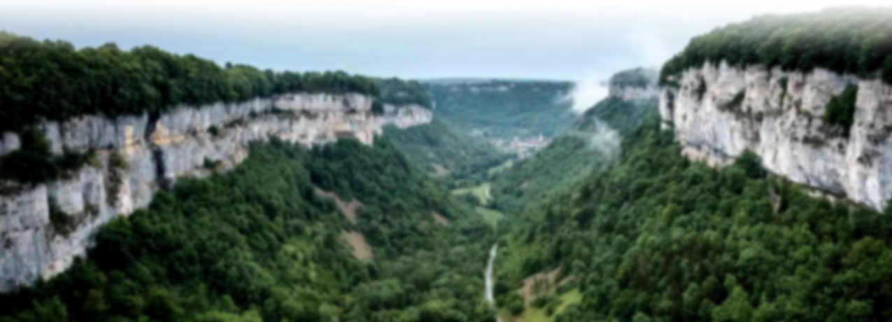 Les falaises et paysages de Baume-les-Messieurs, dans le Jura